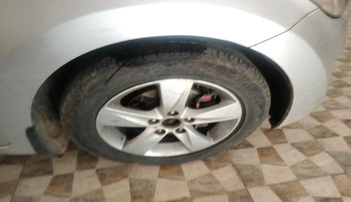 2014 Hyundai New Elantra 1.6 SX AT DIESEL, Diesel, Automatic, 1,06,304 km, tyre