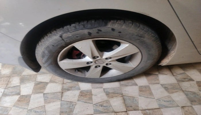 2014 Hyundai New Elantra 1.6 SX AT DIESEL, Diesel, Automatic, 1,06,304 km, tyre
