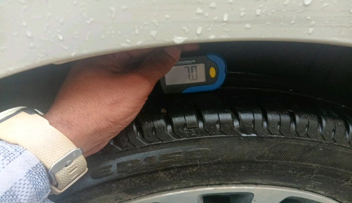 2022 Maruti Ertiga ZXI+ SHVS, Petrol, Manual, 8,698 km, tyre