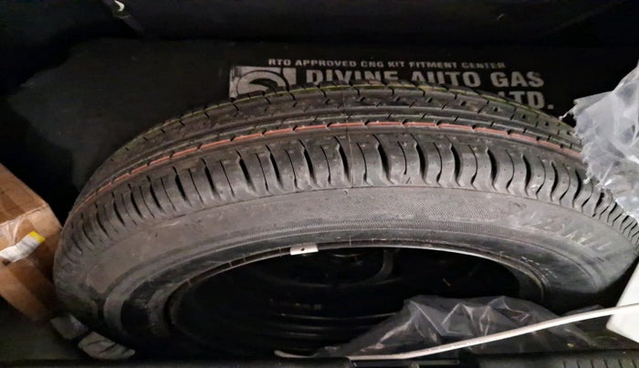 2019 Maruti Swift VXI, Petrol, Manual, 1,36,285 km, tyre