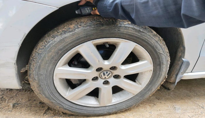 2012 Volkswagen Vento HIGHLINE PETROL AT, Petrol, Automatic, 71,137 km, tyre