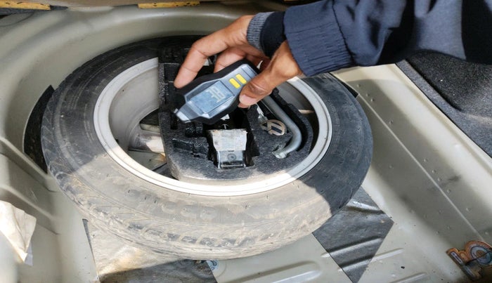 2012 Volkswagen Vento HIGHLINE PETROL AT, Petrol, Automatic, 71,137 km, tyre