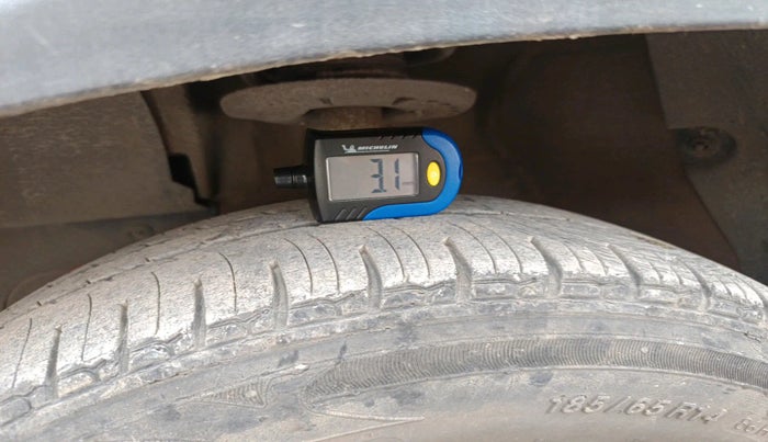 2017 Mahindra Kuv100 K6 6 STR, Petrol, Manual, 36,401 km, tyre