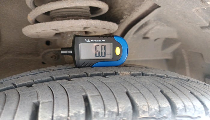 2017 Mahindra Kuv100 K6 6 STR, Petrol, Manual, 36,401 km, tyre