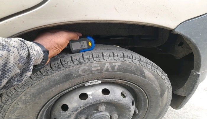 2011 Maruti Alto STD, Petrol, Manual, 67,576 km, tyre