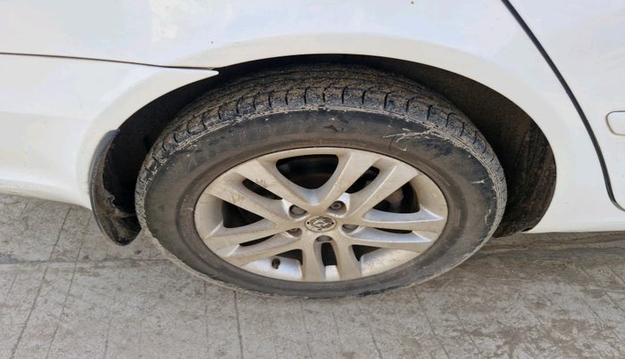 2013 Skoda Laura AMBIENTE 1.9 TDI AT, Diesel, Automatic, 1,74,580 km, tyre