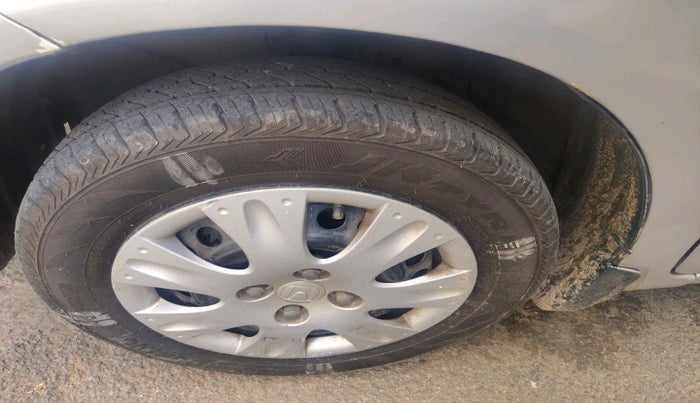 2012 Honda Brio S MT, Petrol, Manual, 1,39,503 km, tyre