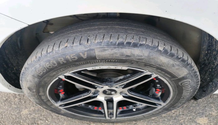 2017 Maruti Dzire VXI, Petrol, Manual, 2,10,534 km, tyre