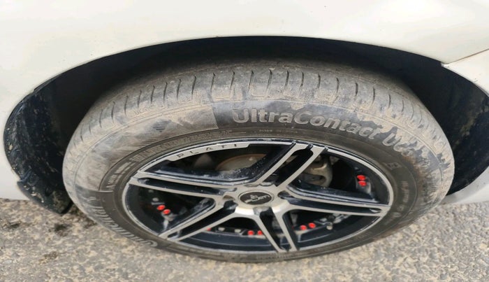 2017 Maruti Dzire VXI, Petrol, Manual, 2,10,534 km, tyre