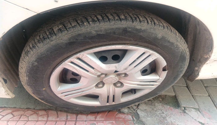 2010 Honda City 1.5L I-VTEC S MT, Petrol, Manual, 1,20,335 km, tyre