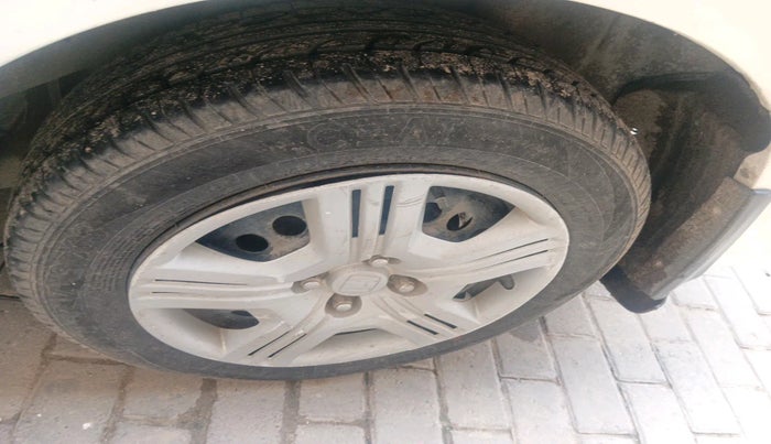 2010 Honda City 1.5L I-VTEC S MT, Petrol, Manual, 1,20,335 km, tyre