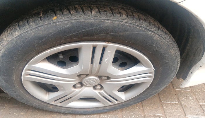 2010 Honda City 1.5L I-VTEC S MT, Petrol, Manual, 1,20,335 km, tyre