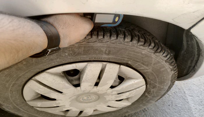 2016 Maruti Alto 800 LXI CNG, Petrol, Manual, 1,10,000 km, tyre