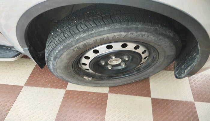 2016 Mahindra XUV500 W6 AT, Diesel, Automatic, 25,850 km, tyre