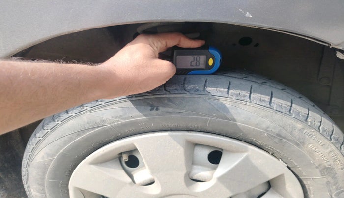 2013 Maruti Wagon R 1.0 LXI CNG, Petrol, Manual, 1,60,015 km, tyre