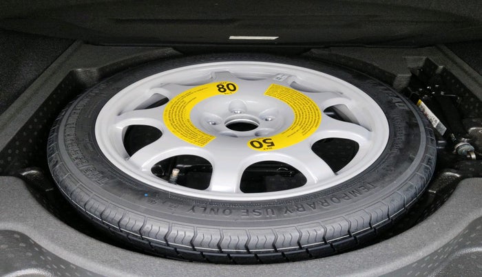 2025 BMW 5 Series 530Li M Sport, Petrol, Automatic, 536 km, tyre