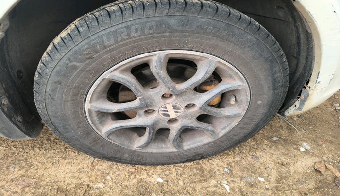 2013 Maruti Swift VDI, Diesel, Manual, 1,83,463 km, tyre