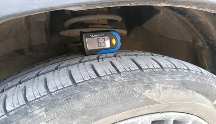 2022 Maruti XL6 ALPHA AT, Petrol, Automatic, 69,369 km, tyre