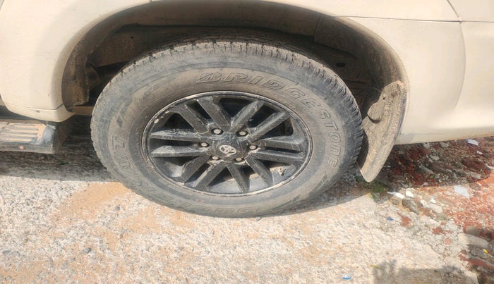 2013 Toyota Fortuner 3.0 4X2 AT, Diesel, Automatic, 1,48,986 km, tyre