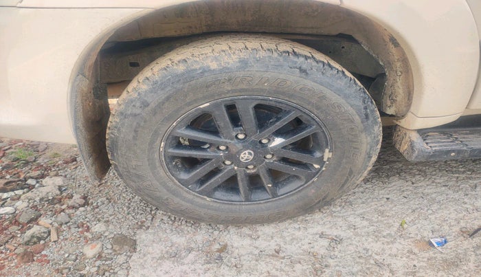 2013 Toyota Fortuner 3.0 4X2 AT, Diesel, Automatic, 1,48,986 km, tyre