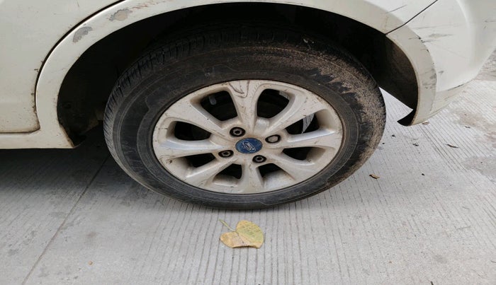 2012 Ford Figo TITANIUM 1.4 DIESEL, Diesel, Manual, 1,56,811 km, tyre