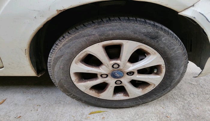 2012 Ford Figo TITANIUM 1.4 DIESEL, Diesel, Manual, 1,56,811 km, tyre