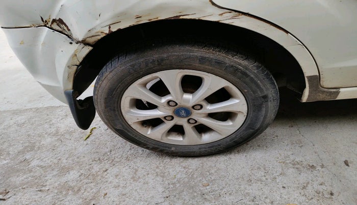 2012 Ford Figo TITANIUM 1.4 DIESEL, Diesel, Manual, 1,56,811 km, tyre