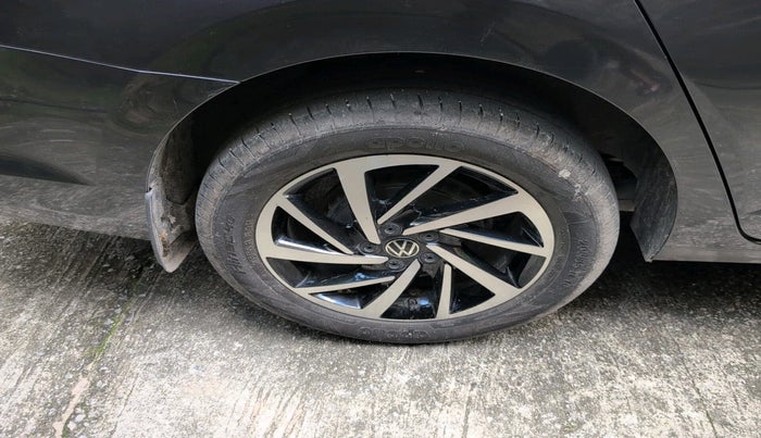 2023 Volkswagen VIRTUS TOPLINE TSI 1.0 AT, Petrol, Automatic, 37,718 km, tyre