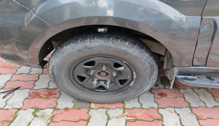 2014 Tata Safari Storme 2.2 EX 4X2, Diesel, Manual, 1,05,890 km, tyre