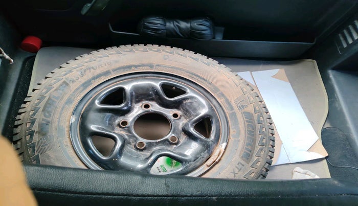 2014 Tata Safari Storme 2.2 EX 4X2, Diesel, Manual, 1,05,890 km, tyre