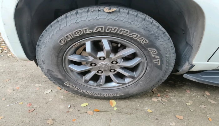 2018 Mahindra TUV300 T10 AMT, Diesel, Automatic, 1,14,590 km, tyre