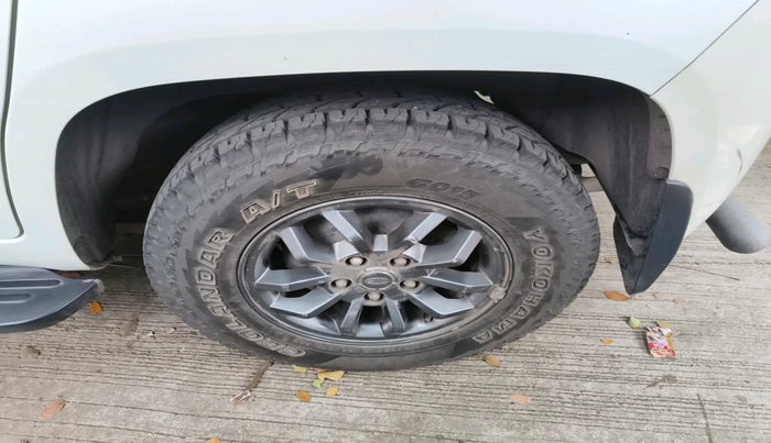 2018 Mahindra TUV300 T10 AMT, Diesel, Automatic, 1,14,590 km, tyre
