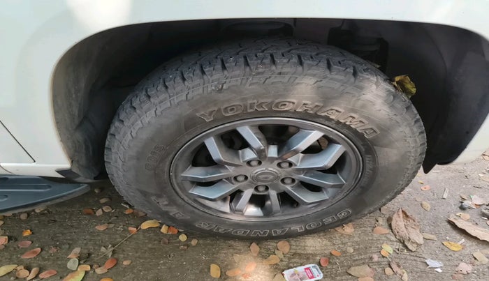 2018 Mahindra TUV300 T10 AMT, Diesel, Automatic, 1,14,590 km, tyre