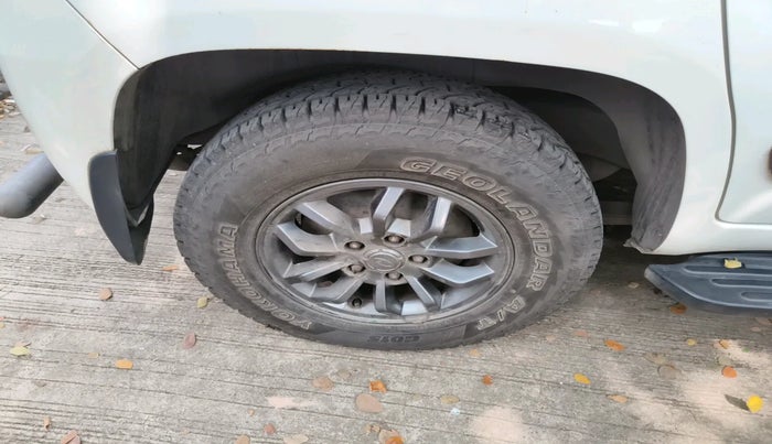 2018 Mahindra TUV300 T10 AMT, Diesel, Automatic, 1,14,590 km, tyre