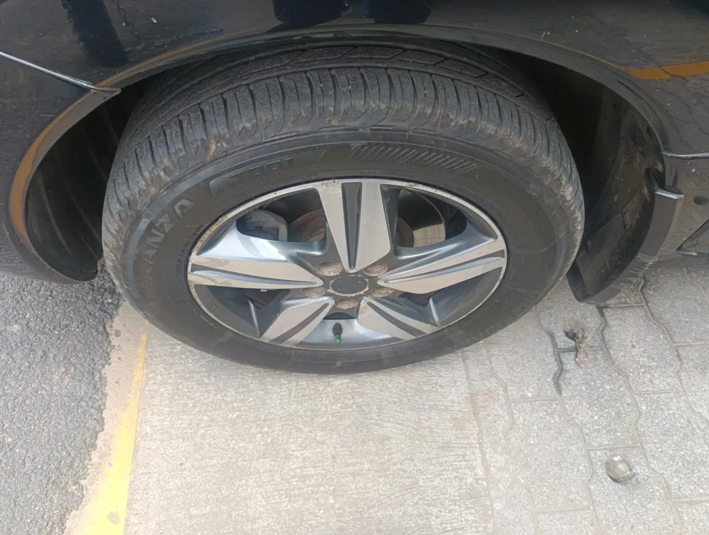 2014 Renault Koleos 4x4 AT, Diesel, Automatic, 2,51,263 km, tyre