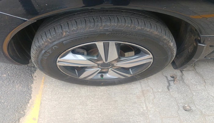 2014 Renault Koleos 4x4 AT, Diesel, Automatic, 2,51,263 km, tyre