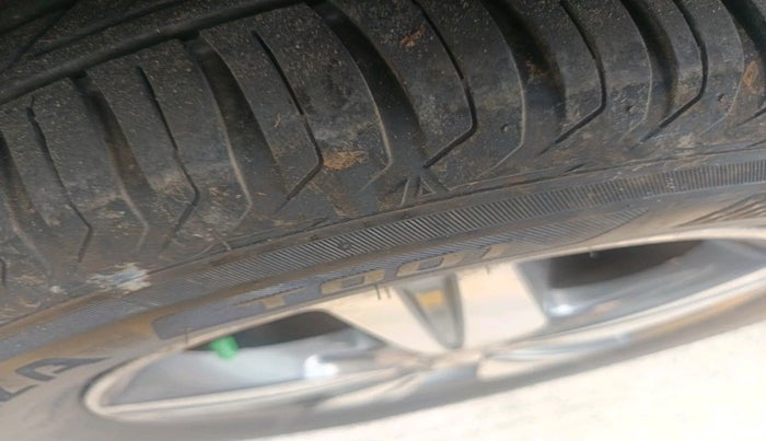 2014 Renault Koleos 4x4 AT, Diesel, Automatic, 2,51,263 km, tyre