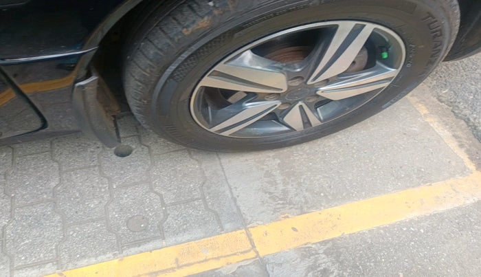 2014 Renault Koleos 4x4 AT, Diesel, Automatic, 2,51,263 km, tyre