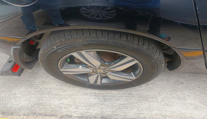 2014 Renault Koleos 4x4 AT, Diesel, Automatic, 2,51,263 km, tyre