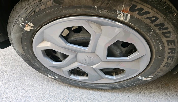 2023 Maruti BREZZA VXI SMART HYBRID, Petrol, Manual, 19,231 km, tyre