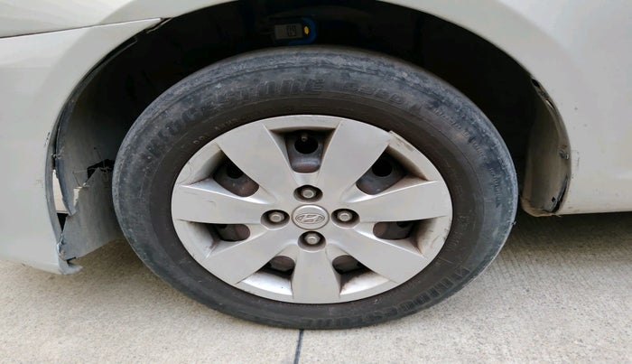 2010 Hyundai Verna TRANSFORM 1.6 VTVT, Petrol, Manual, 79,098 km, tyre