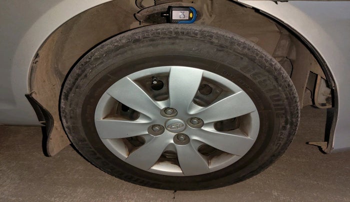 2010 Hyundai Verna TRANSFORM 1.6 VTVT, Petrol, Manual, 79,098 km, tyre
