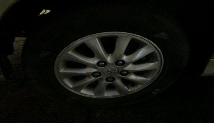 2014 Toyota Innova 2.5 VX 7 STR, Diesel, Manual, 1,48,408 km, tyre