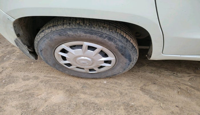 2017 Mahindra TUV300 T6, Diesel, Manual, 2,14,299 km, tyre