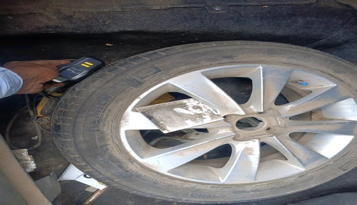 2012 Hyundai Verna FLUIDIC 1.6 CRDI SX, Diesel, Manual, 1,61,514 km, tyre