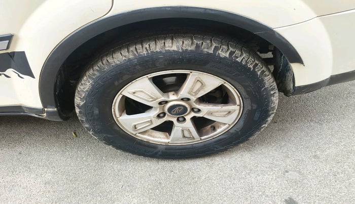 2013 Mahindra XUV500 W8, Diesel, Manual, 20,60,101 km, tyre