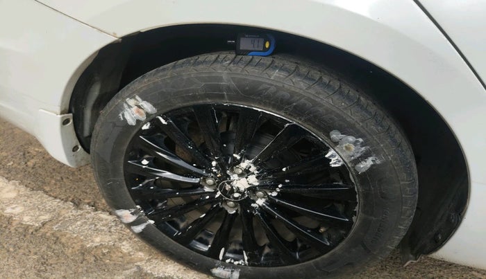 2017 Maruti Ciaz ZXI+, Petrol, Manual, 1,10,403 km, tyre