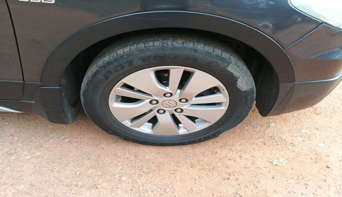 2015 Maruti S Cross ZETA 1.3, Diesel, Manual, 1,03,320 km, tyre