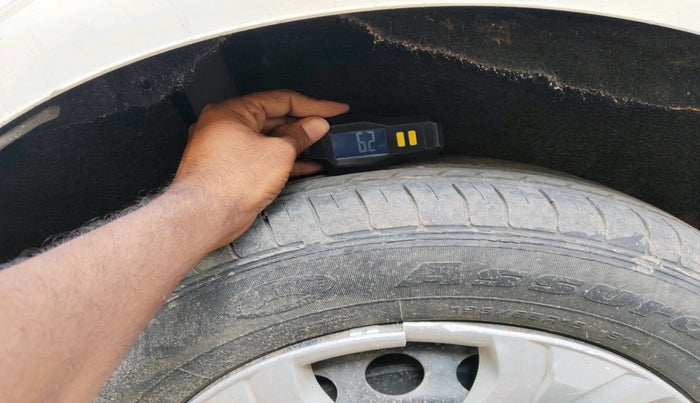 2015 Ford Ecosport AMBIENTE 1.5L DIESEL, Diesel, Manual, 1,51,000 km, tyre