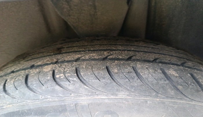 2011 Ford Figo ZXI 1.4 DIESEL, Diesel, Manual, 1,35,226 km, tyre